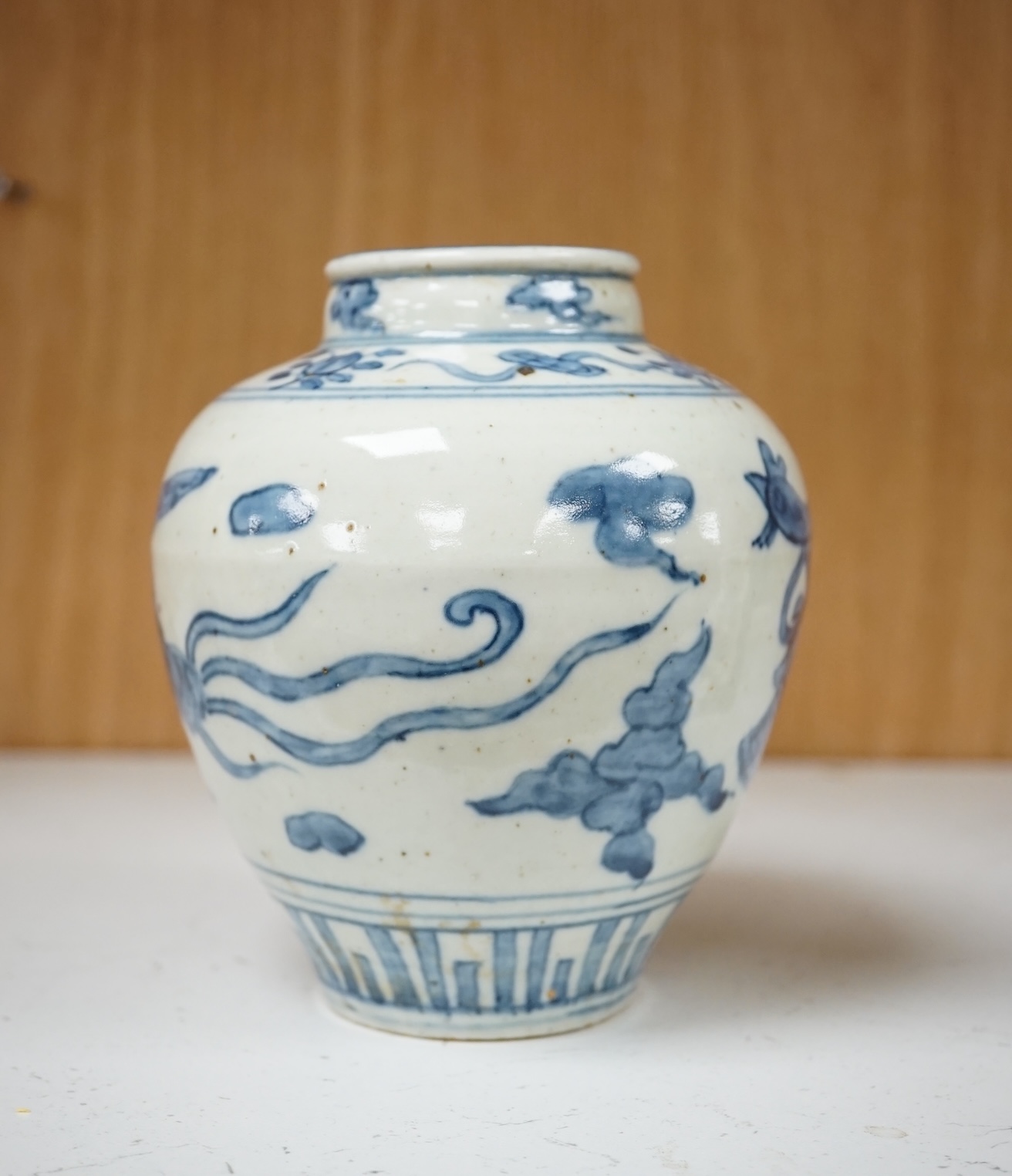 A Chinese late Ming blue and white ‘phoenix’ jar, Wanli period, decorated with phoenixes, 14cm high. Condition - good